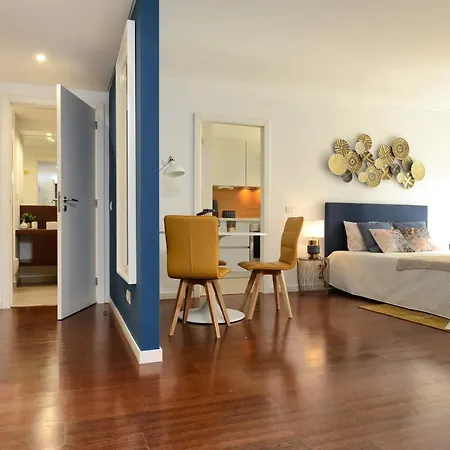 New Loft With Swimming Pool At Parque Nacoes! * ליסבון