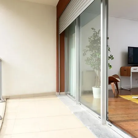 New Loft With Swimming Pool At Parque Nacoes! * ליסבון