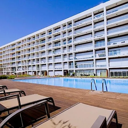 New Loft With Swimming Pool At Parque Nacoes! * ליסבון