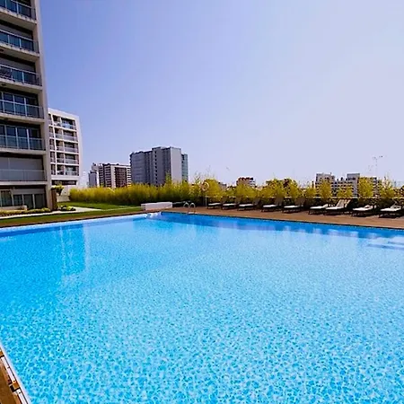New Loft With Swimming Pool At Parque Nacoes! 리스본