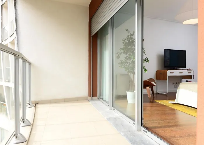 New Loft With Swimming Pool At Parque Nacoes! * Lisbon