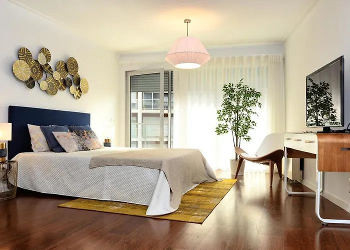 New Loft With Swimming Pool At Parque Nacoes! Lisbon