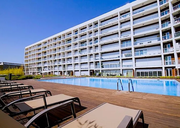 New Loft With Swimming Pool At Parque Nacoes! * Lisbon